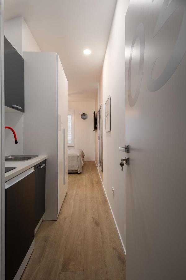 Apartments & Rooms Six ริเยกา ภายนอก รูปภาพ