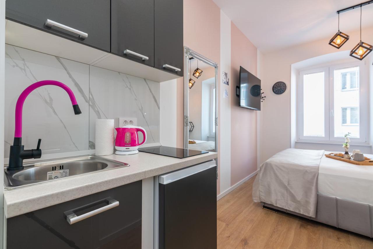 Apartments & Rooms Six ริเยกา ภายนอก รูปภาพ