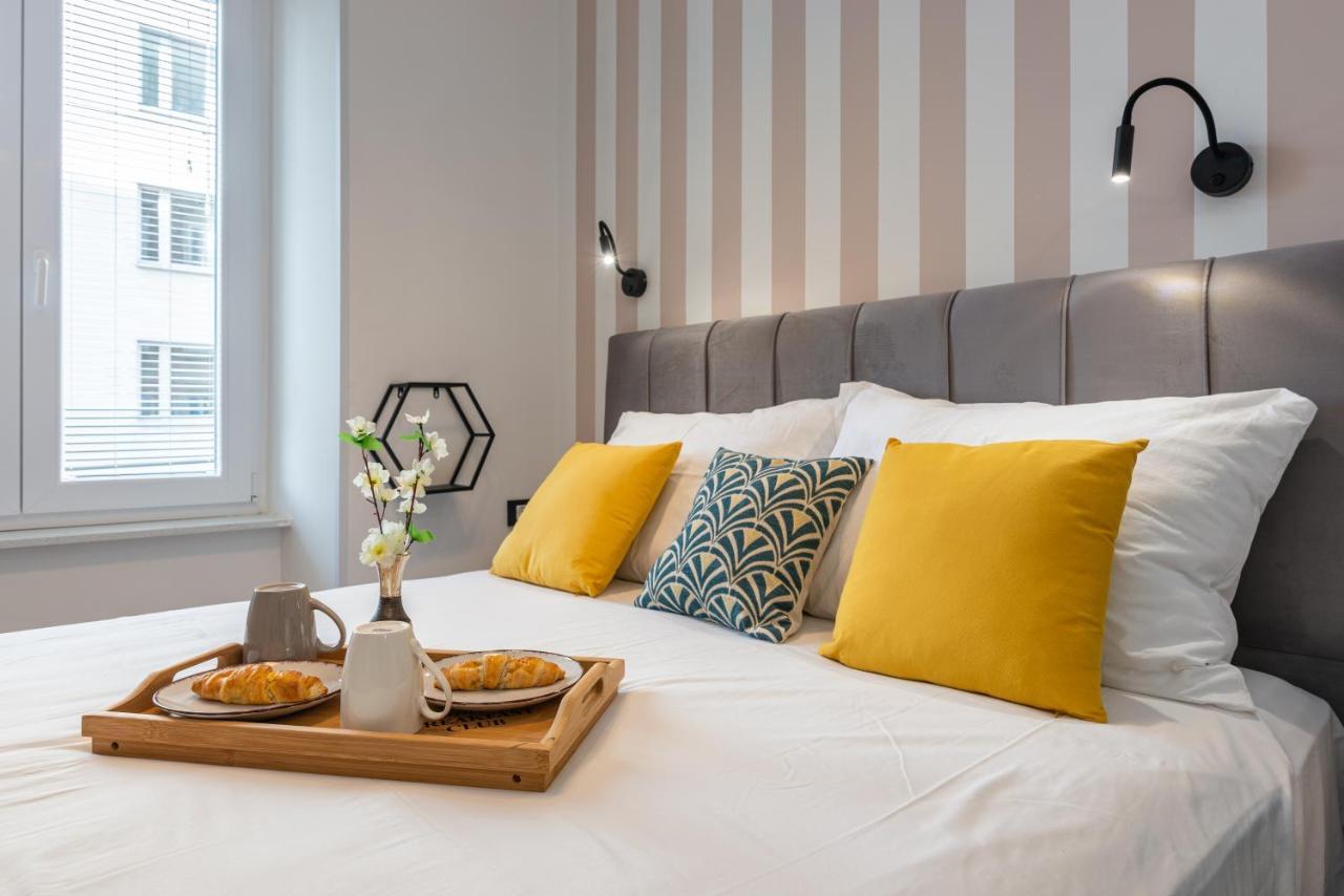 Apartments & Rooms Six ริเยกา ภายนอก รูปภาพ