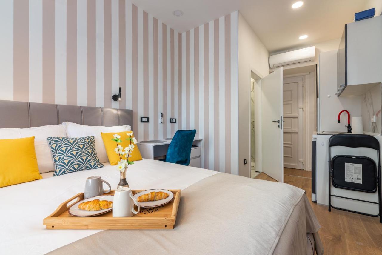 Apartments & Rooms Six ริเยกา ภายนอก รูปภาพ