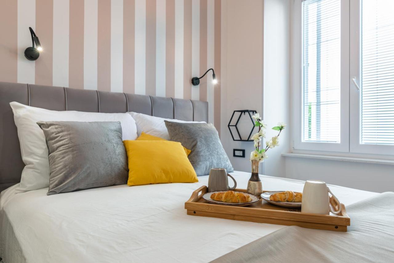 Apartments & Rooms Six ริเยกา ภายนอก รูปภาพ