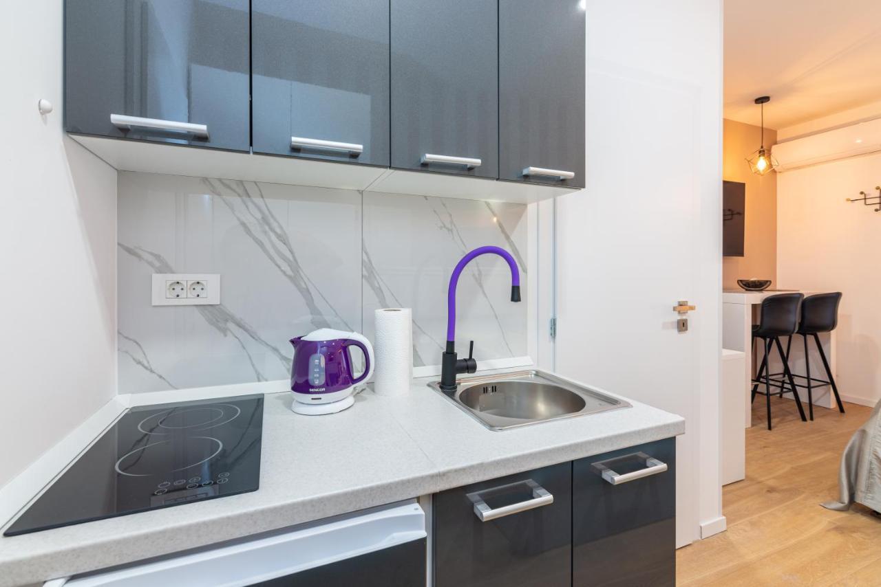 Apartments & Rooms Six ริเยกา ภายนอก รูปภาพ