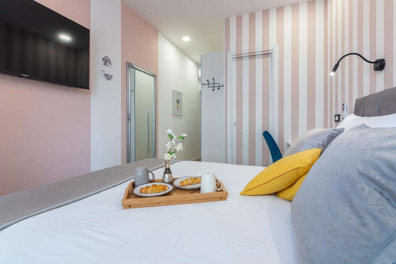 Apartments & Rooms Six ริเยกา ภายนอก รูปภาพ