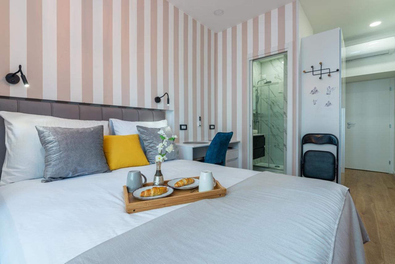 Apartments & Rooms Six ริเยกา ภายนอก รูปภาพ