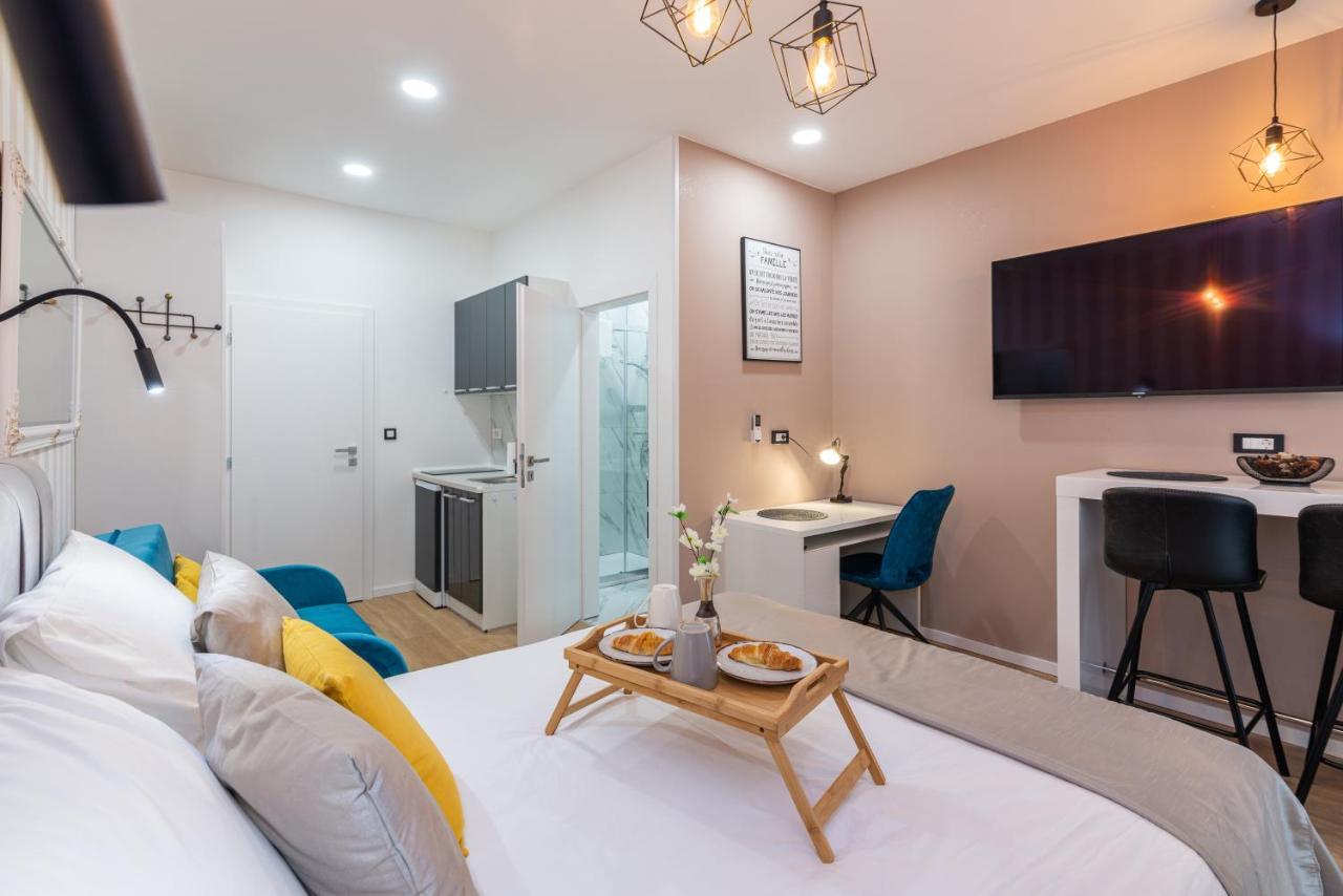 Apartments & Rooms Six ริเยกา ภายนอก รูปภาพ